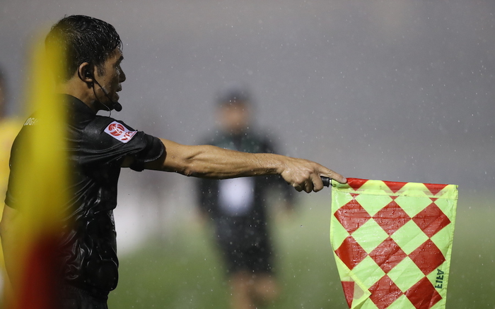 Ông Dương Văn Hiền 'khó giải thích' vì sao trọng tài hay mắc lỗi với CLB Nam Định Ảnh 2