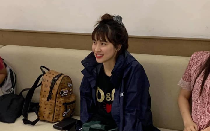 Kiệt sức khi đi cứu trợ ở miền Trung, Hoà Minzy phải chích 10 mũi thuốc Ảnh 2