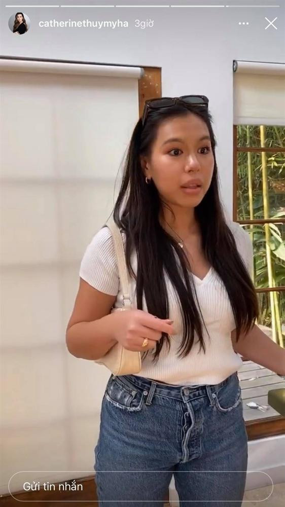 Dù có phần kém thon gọn hơn trước nhưng Quế My vẫn nhận được lời khen bởi nhan sắc nổi bật và phong cách thời trang trẻ trung. 