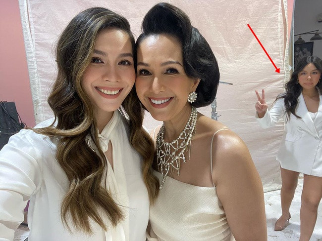 Trước đó cô nàng cũng từng bị chị gái 'dìm hàng' tơi tả. 