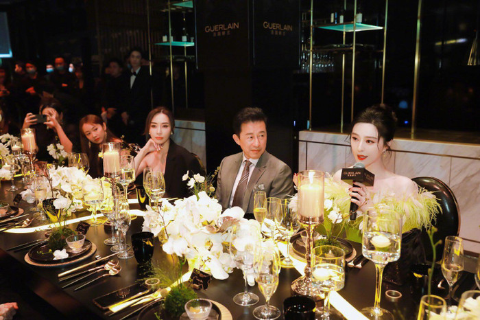 Trở lại nổi bật, Phạm Băng Băng còn khiến dân tình thán phục với tài kinh doanh khi thu về 85 tỷ đồng chỉ trong 9 tiếng Ảnh 14