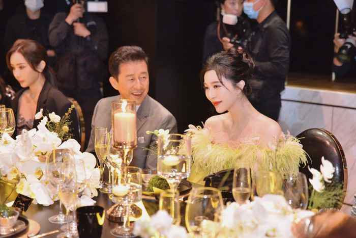 Trở lại nổi bật, Phạm Băng Băng còn khiến dân tình thán phục với tài kinh doanh khi thu về 85 tỷ đồng chỉ trong 9 tiếng Ảnh 15