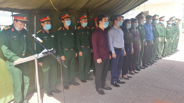 Lãnh đạo UBND huyện Thanh Chương cùng các đơn vị liên quan dâng hương tưởng nhớ liệt sỹ Ngô Bá Văn