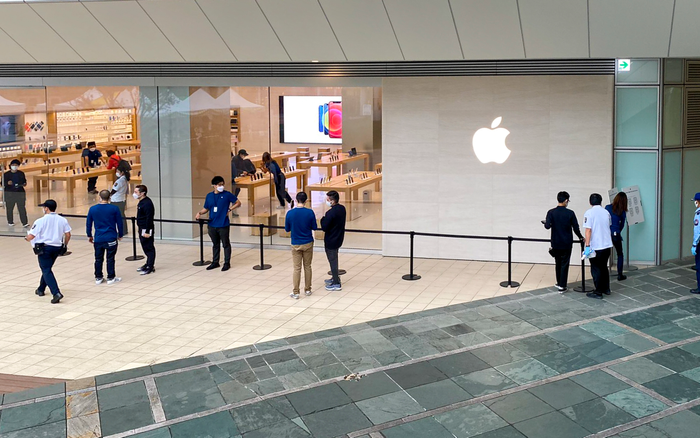 Quang cảnh đìu hiu trong ngày đầu tiên Apple mở bán iPhone 12 Ảnh 2