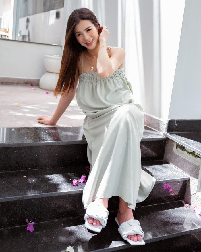 Được biết, Đông Nhi dự sinh vào cuối tháng 10 này. Hiện cả cô và Ông Cao Thắng đều nóng lòng chờ đợi ngày công chúa nhỏ chào đời