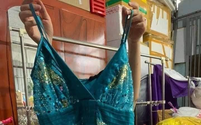 Ngao ngán với loạt quần áo cũ tặng bà con vùng lũ: Gửi cả đồ lót đã qua sử dụng, váy áo dự tiệc diêm dúa... Ảnh 2