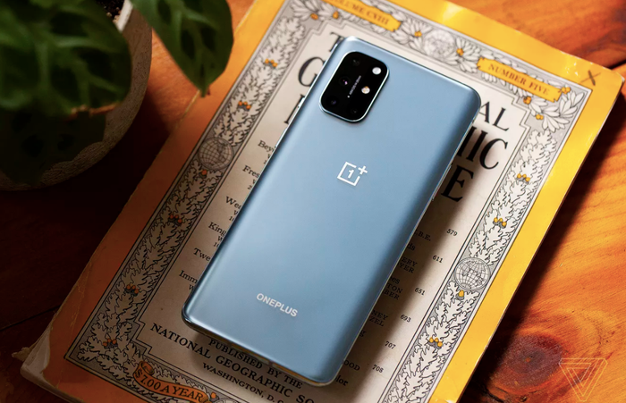 OnePlus là một trong những thương hiệu smartphone muốn trở lại Việt Nam để lấp đầy khoảng trống ở phân khúc xách tay. Ảnh: The Verge