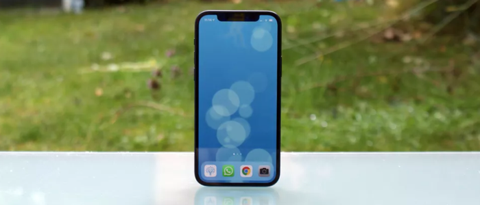 iPhone 12 với thiết kế mới, sườn máy phẳng. Ảnh: TechRadar