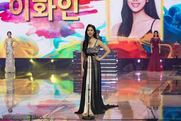  Á hậu Lee Hwa In. Học khoa Khiêu vũ trường Đại học Nữ sinh Sookmyung.