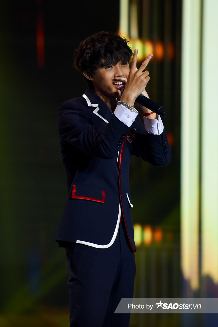 Nhật Hoàng khóc nghẹn vì được bố mẹ ủng hộ đam mê hát Rap: 'Con sẽ thắng 1 tỷ mua xe cho nhà mình chở hàng' Ảnh 12