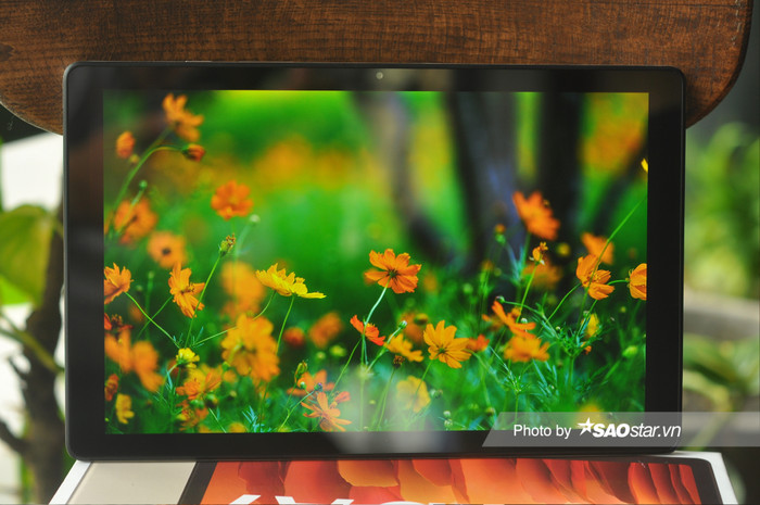 Tuy không có độ tương phản như tấm nền AMOLED hay Super AMOLED thường thấy ở các dòng sản phẩm của Samsung nhưng những màu sắc và độ sắc nét mà tấm nền LCD mang lại cũng đủ để thuyết phục cả những người dùng khó tính.&nbsp;