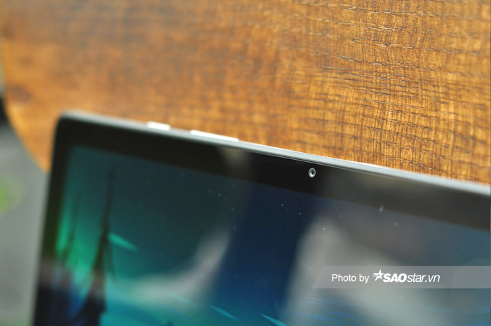 Đôi chút về mẫu camera thì A7 cũng sở hữu một camera trước có cảm biến 5MP