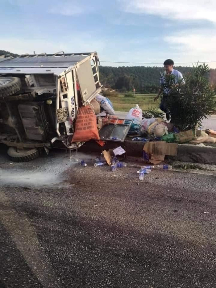 Chiếc xe bị hư hỏng sau tai nạn. Ảnh: Facebook