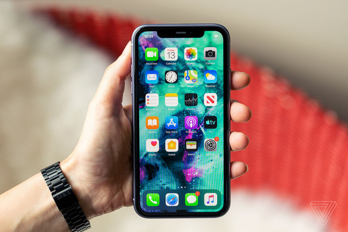 iPhone 11 chỉ có màn hình tráng kính Gorilla Glass. Ảnh: Apple
