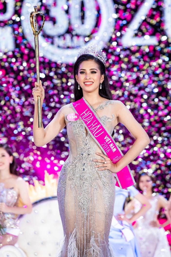 Muốn chắc suất đi chinh chiến Miss World, thí sinh Hoa hậu Việt Nam nên tham khảo chiêu bài của Tiểu Vy Ảnh 22