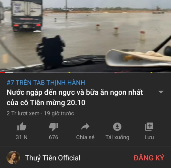 Không cần ra MV hoành tráng, loạt clip cứu trợ miền Trung của Thủy Tiên hiện đang 'xâm chiếm' trending Youtube Ảnh 5