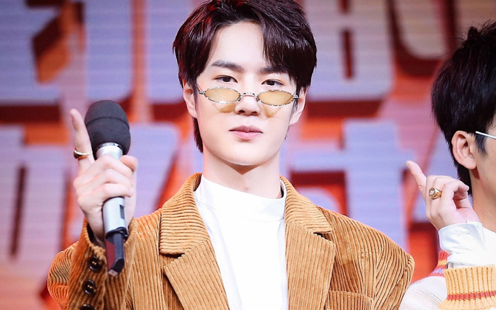 Một Vương Nhất Bác ngơ ngơ tiếp tục xuất hiện trên sóng truyền hình Ảnh 2