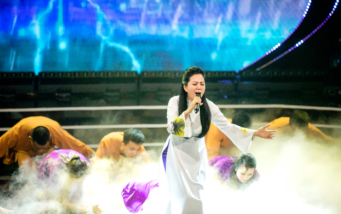 Đêm nhạc ủng hộ miền Trung do Đinh Hiền Anh tổ chức góp gần 34,2 tỷ đồng Ảnh 2