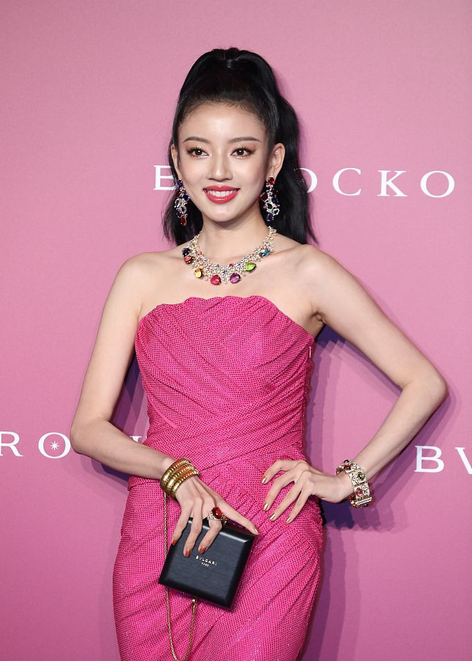Ngô Lỗi diện vest bảnh bao trong sự kiện, muốn mua trang sức tặng mẹ nhưng phải dẹp ngay ý định vì lý do này Ảnh 18