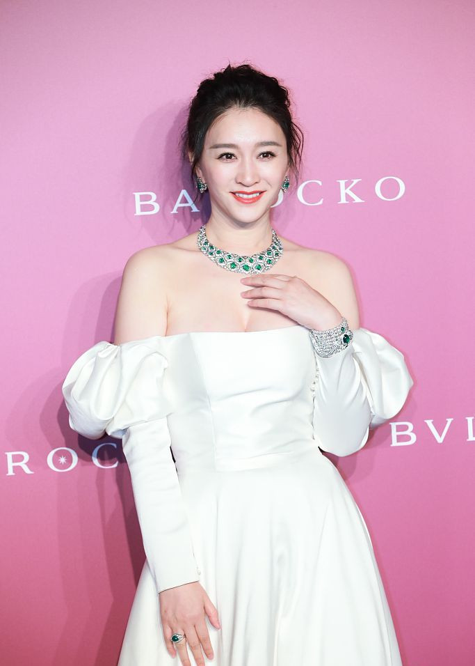 Ngô Lỗi diện vest bảnh bao trong sự kiện, muốn mua trang sức tặng mẹ nhưng phải dẹp ngay ý định vì lý do này Ảnh 16