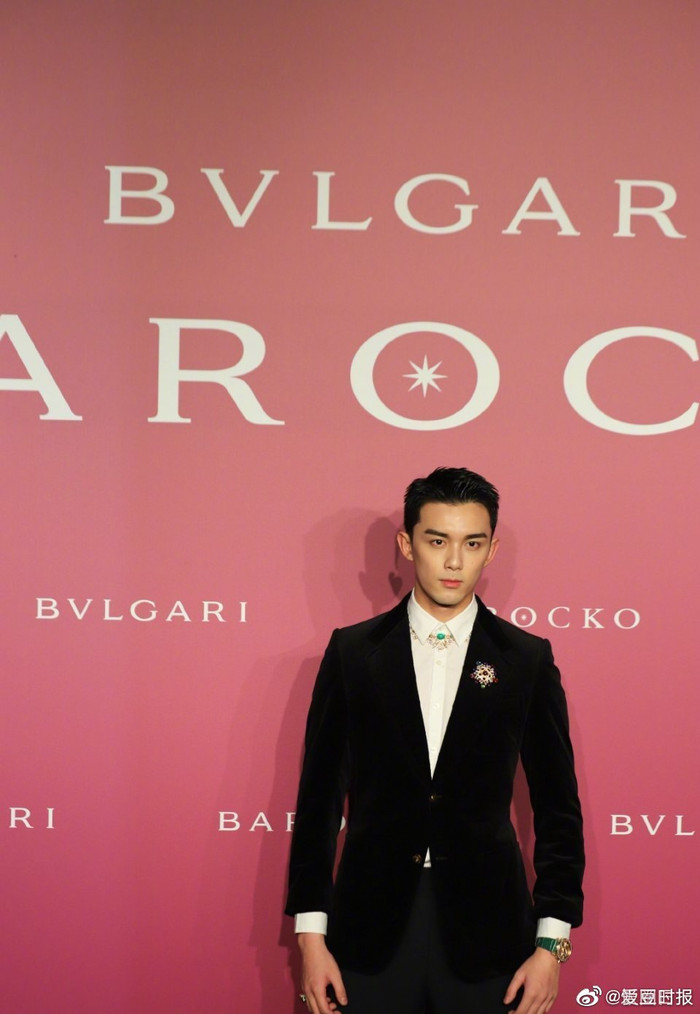 Ngô Lỗi diện vest bảnh bao trong sự kiện, muốn mua trang sức tặng mẹ nhưng phải dẹp ngay ý định vì lý do này Ảnh 4