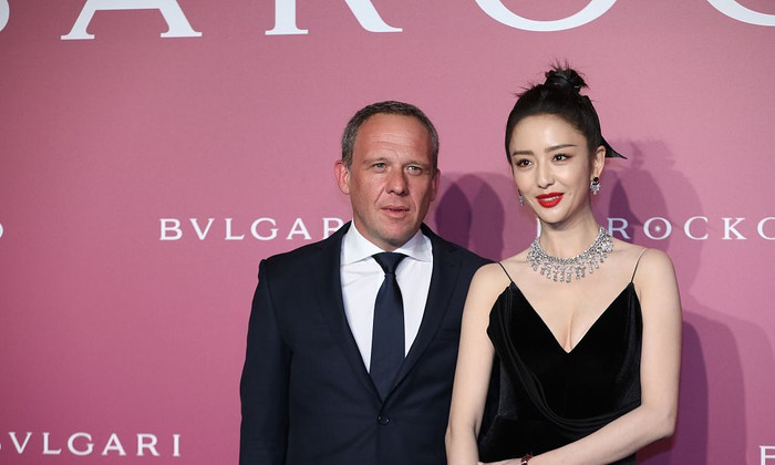 Ngô Lỗi diện vest bảnh bao trong sự kiện, muốn mua trang sức tặng mẹ nhưng phải dẹp ngay ý định vì lý do này Ảnh 12