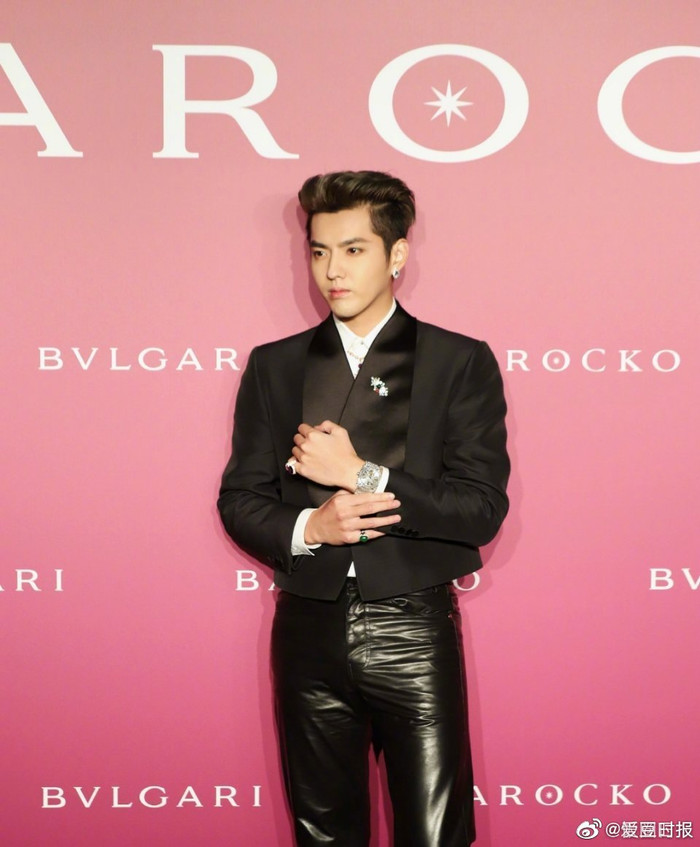 Ngô Lỗi diện vest bảnh bao trong sự kiện, muốn mua trang sức tặng mẹ nhưng phải dẹp ngay ý định vì lý do này Ảnh 6