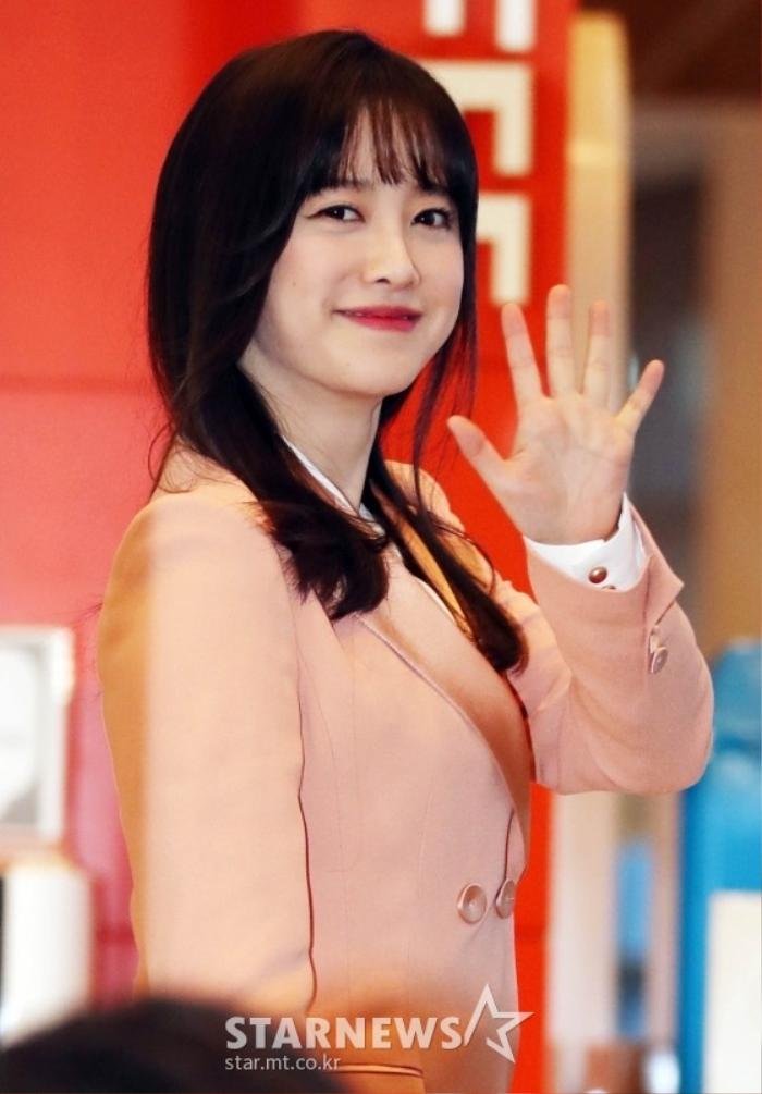 Goo Hye Sun rạng rỡ sau ly hôn, đọ sắc loạt sao Hàn trên thảm đỏ 'LHP Bucheon 2020' Ảnh 23