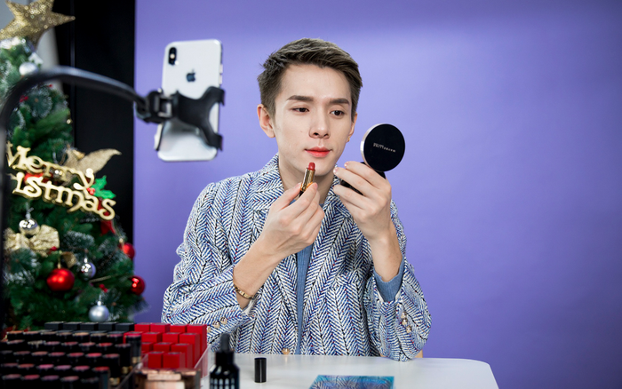 'Ông hoàng son môi' hút hơn 150 triệu người xem buổi livestream bán son tại Trung Quốc Ảnh 2