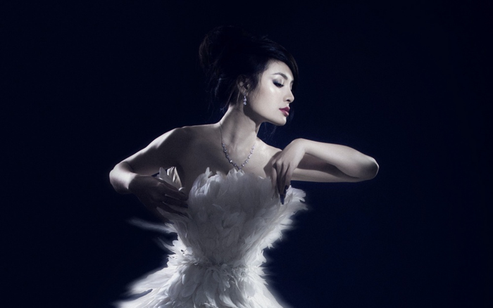 Phương Trinh Jolie bán nuy, hoá thiên nga trắng gây thổn thức Ảnh 2