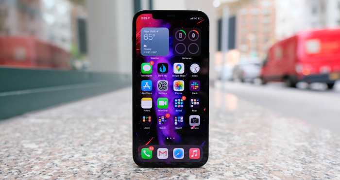 iPhone 12 có công nghệ 5G song mạng 5G chưa khả dụng ở Việt Nam. Ảnh: Engadget