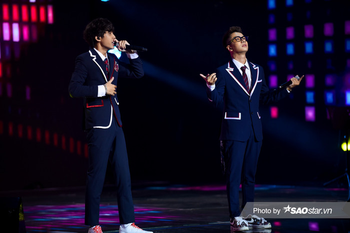 Phần trình diễn của Nhật Hoàng và Lou Hoàng