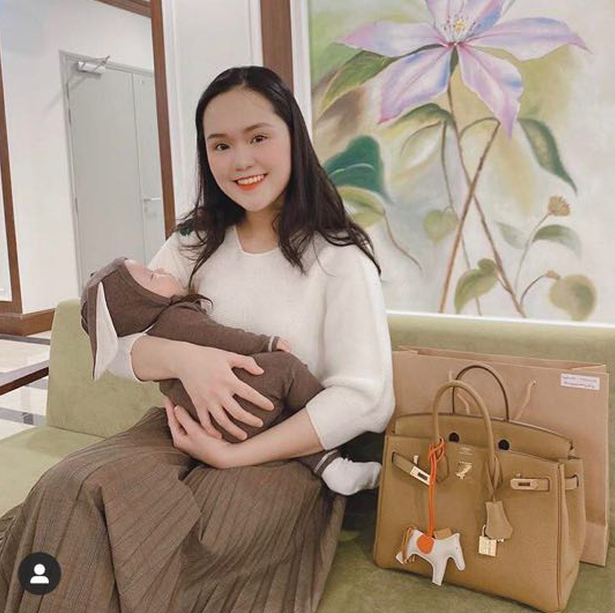 Quỳnh Anh khoe nhan sắc 'gái một con'.