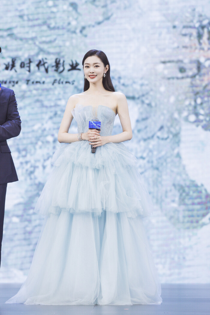 Rộ tin Dương Tử thay thế Lý Thấm đóng 'Khánh dư niên' phần 2? Ảnh 8