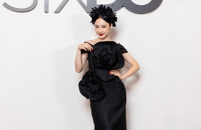 Sau thời gian dài vắng bóng, Angela Phương Trinh khiến nhiều người bất ngờ khi đến tham dự show diễn của NTK Đỗ Mạnh Cường. 