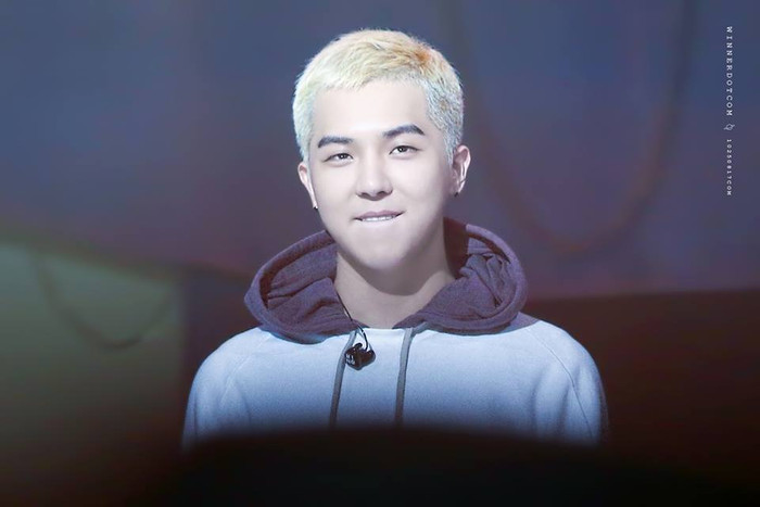 Bài hát như những lời bộc bạch từ tận đáy lòng của Mino xuyên suốt thời gian qua khiến khán giả không khỏi xúc động.