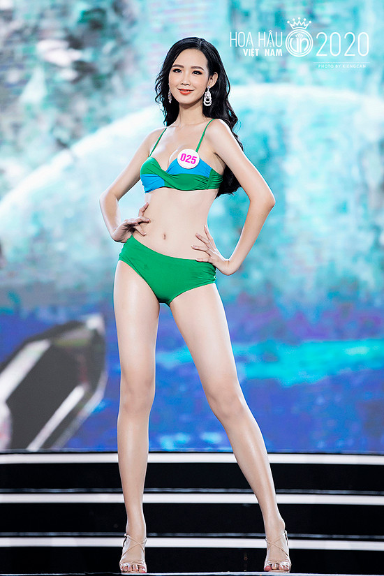 Chiều cao cùng các số đo ấn tượng của nữ sinh viên ĐH Quốc tế