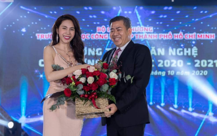 Thủy Tiên chia sẻ về chuyến đi cứu trợ miền Trung trước hàng nghìn sinh viên ĐH Công nghiệp TP.HCM Ảnh 2