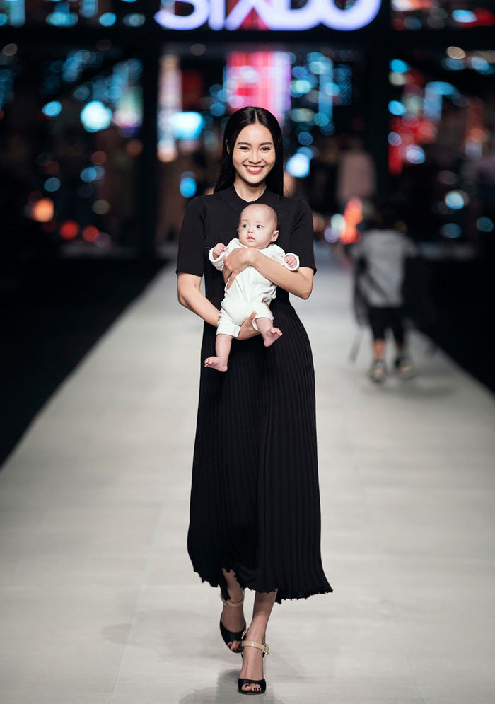 'Nàng thơ' Ninh Dương Lan Ngọc khiến nhiều người bất ngờ khi xuất hiện cùng bé Cà Phê - con nuôi thứ 7 vừa được Đỗ Mạnh Cường nhận nuôi mới đây