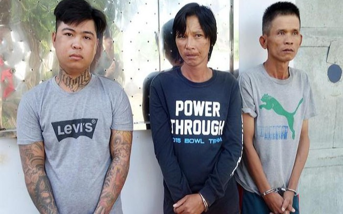 Bắt 3 đối tượng ép khách hành hương mua 3 cây nhang với giá 300.000 đồng Ảnh 2