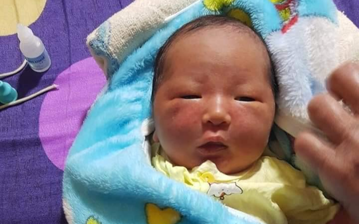 Bé gái sơ sinh bị bỏ rơi trong đêm ở cánh đồng Ảnh 2