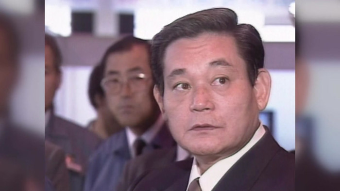 Bước ngoặt đến với Samsung vào năm 1993, khi Chủ tịch Lee triệu tập 1 cuộc họp khẩn cấp với hàng trăm lãnh đạo cấp cáo của Samsung Electronic tại Frankfurt (Đức). (Ảnh: YTN)