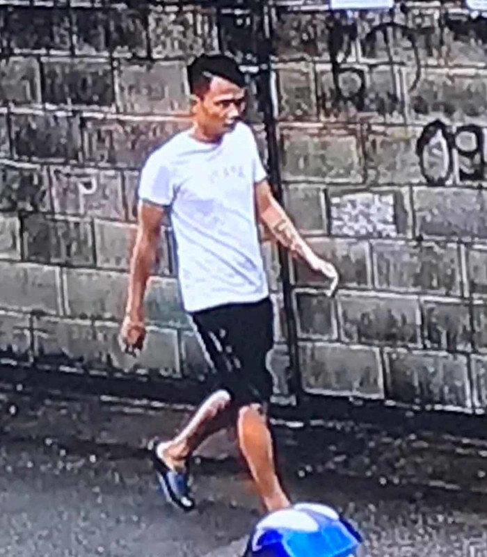 Chân dung đối tượng kề dao, uy hiếp một cô gái chuyển tiền vào tài khoản.