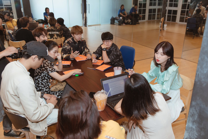 Đặng Trầm Nhậm thân mật với Han Sara, Tùng Maru cẩn thận 'tình địch' đấy, thuyền SaRu sắp chìm? Ảnh 1