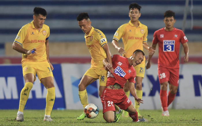 HLV Phạm Hồng Phú: 'Chắc chắn sẽ có tác động bên ngoài trận đấu với SLNA' Ảnh 2