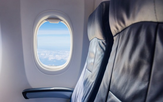 Đố bạn biết vì sao cửa sổ máy bay luôn có hình tròn? Ảnh 2