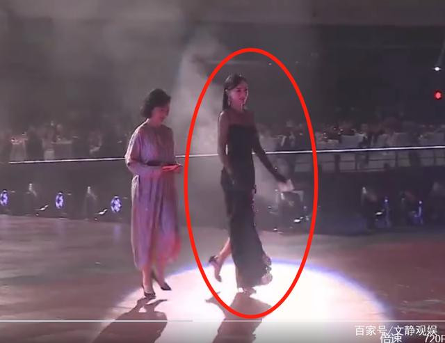 Chân của Đường Yên bỗng xuất hiện trên hotsearch, là hàng thật giá thật hay đã qua photoshop như Dương Mịch? Ảnh 14