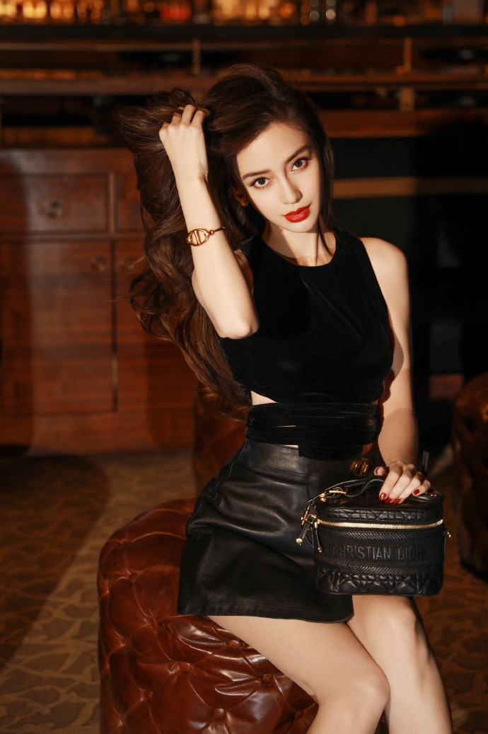 Visual không chê vào đâu được của mỹ nhân 8x đình đám 