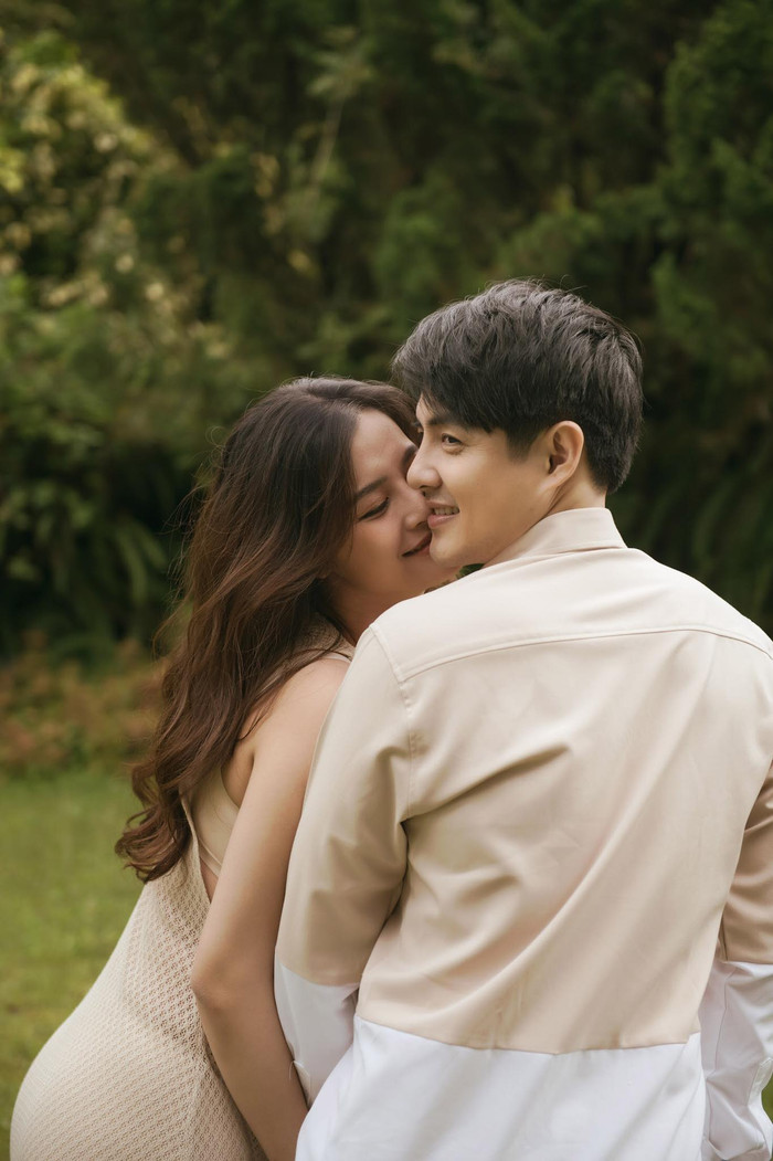 Đặc biệt khi cả hai đón nhận thiên chức mới thì sự ngưỡng mộ anh dành cho vợ lại càng nhiều thêm.