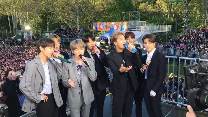 Được khen là idol, Nhật Hoàng 'King of Rap' giống thành viên nào của BTS? Ảnh 10